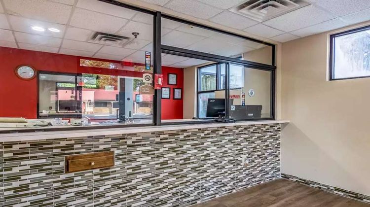 Americas Best Value Inn Opelika Lobby