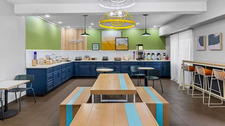 <b>Spark by Hilton Glendale Phoenix North Restaurant</b>. Images powered by <a href="https://iceportal.shijigroup.com/" title="IcePortal" target="_blank">IcePortal</a>.