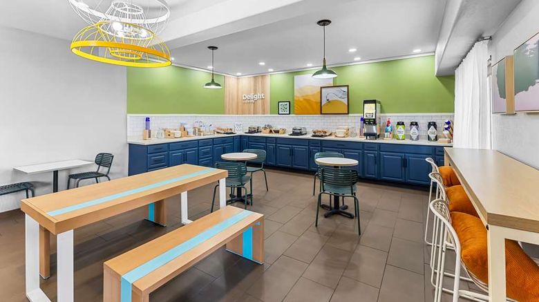 <b>Spark by Hilton Glendale Phoenix North Restaurant</b>. Images powered by <a href="https://iceportal.shijigroup.com/" title="IcePortal" target="_blank">IcePortal</a>.