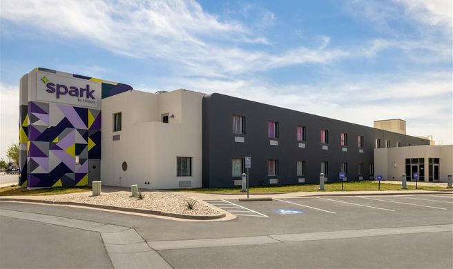 Spark by Hilton Artesia Exterior