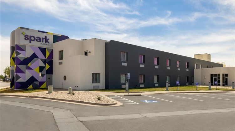 Spark by Hilton Artesia Exterior