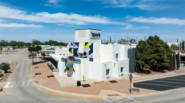Spark by Hilton Artesia Exterior