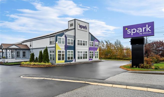 Spark by Hilton Portland Airport Maine M Exterior