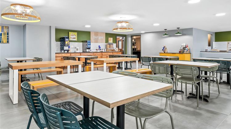 Spark by Hilton Portland Airport Maine M Restaurant