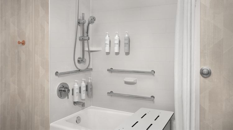 Hampton Inn by Hilton East Peoria Room