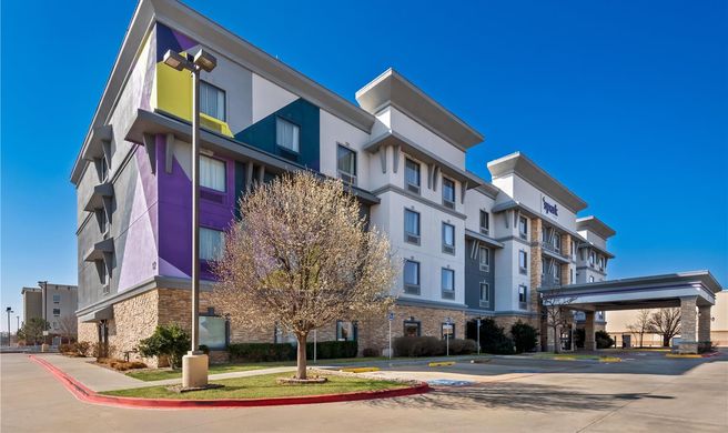 Spark by Hilton Amarillo Western Plaza Exterior