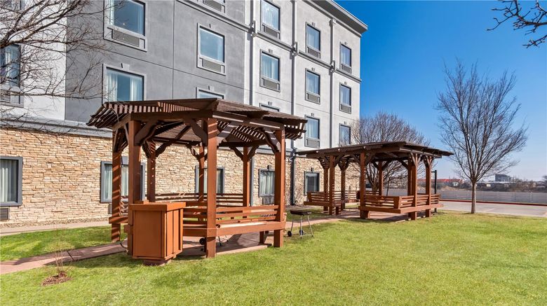 <b>Spark by Hilton Amarillo Western Plaza Exterior</b>. Images powered by <a href="https://iceportal.shijigroup.com/" title="IcePortal" target="_blank">IcePortal</a>.