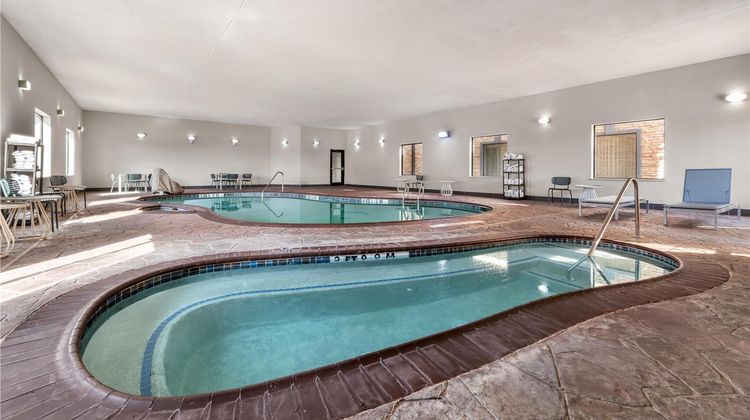 Spark by Hilton Amarillo Western Plaza Pool
