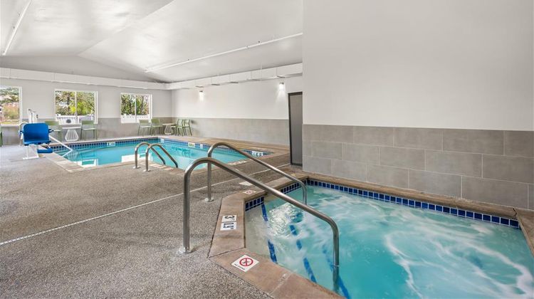 Spark by Hilton Eden Prairie Pool