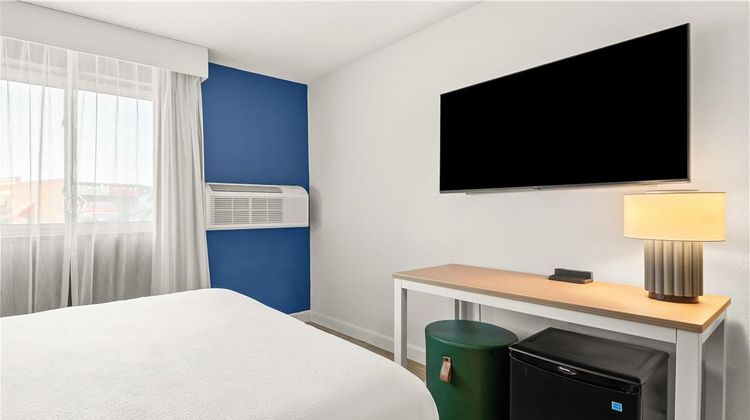 Spark by Hilton Eden Prairie Room