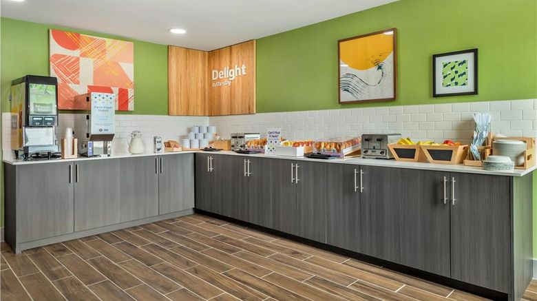 <b>Spark by Hilton Knoxville North I-75 Restaurant</b>. Images powered by <a href="https://iceportal.shijigroup.com/" title="IcePortal" target="_blank">IcePortal</a>.