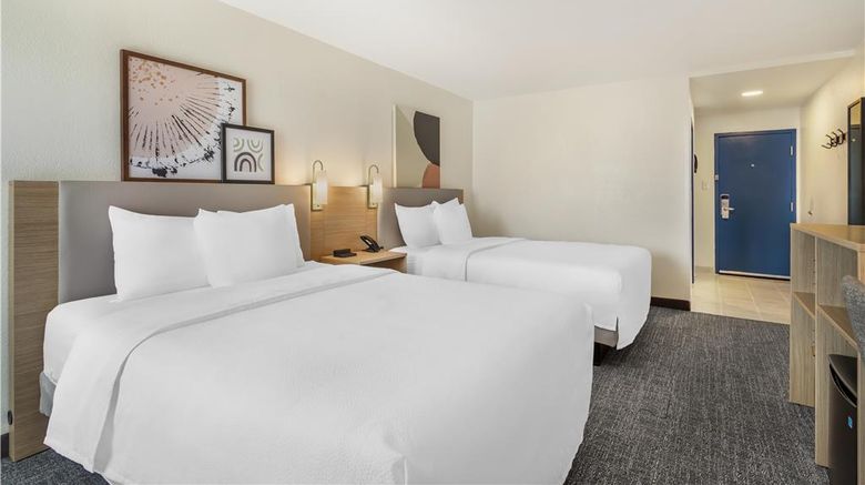 <b>Spark by Hilton Knoxville North I-75 Room</b>. Images powered by <a href="https://iceportal.shijigroup.com/" title="IcePortal" target="_blank">IcePortal</a>.