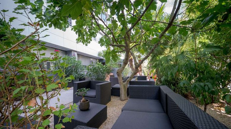 <b>Best Western Plus Central Park Hotel Exterior</b>. Images powered by <a href="https://iceportal.shijigroup.com/" title="IcePortal" target="_blank">IcePortal</a>.