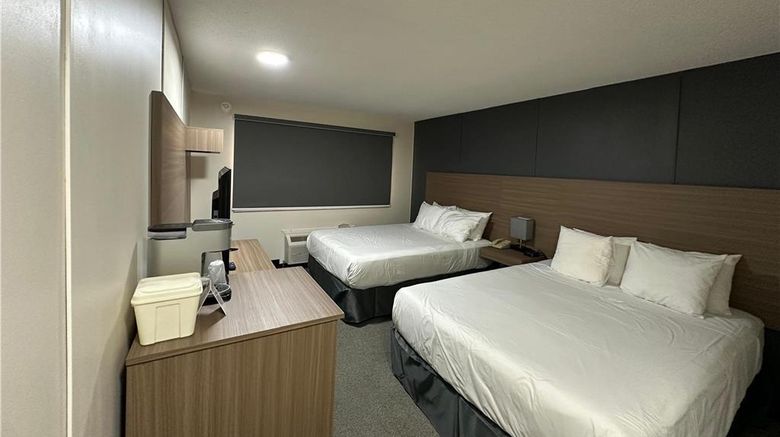 <b>SureStay by Best Western Smithers Room</b>. Images powered by <a href="https://iceportal.shijigroup.com/" title="IcePortal" target="_blank">IcePortal</a>.