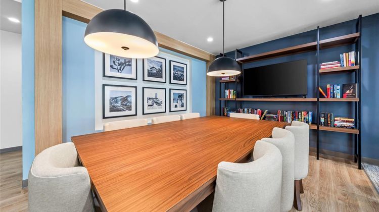 Everhome Suites Ontario Lobby