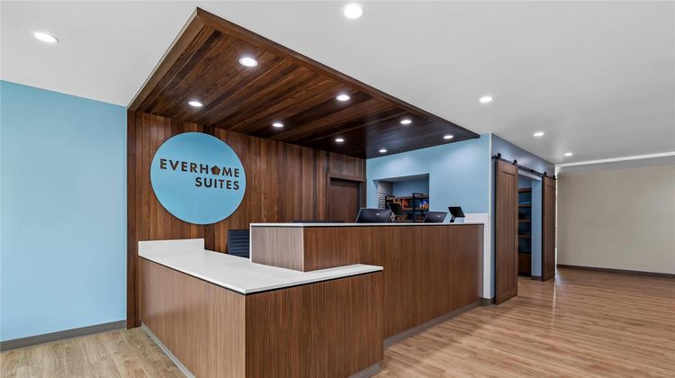 Everhome Suites Ontario Lobby