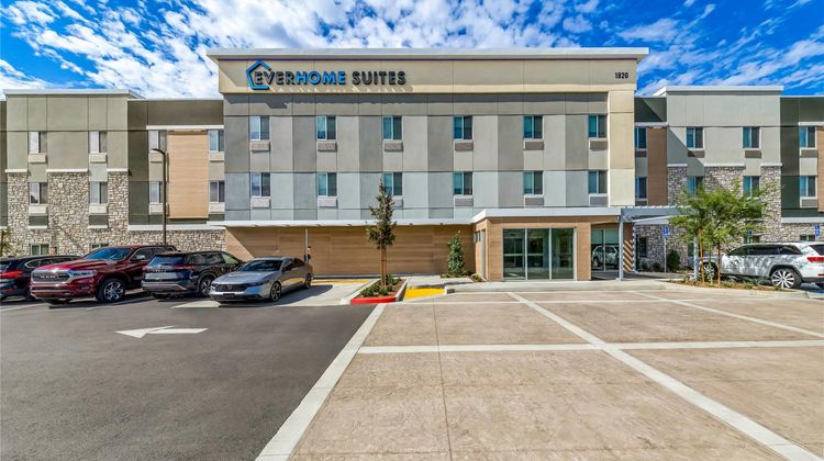 Everhome Suites Ontario Exterior