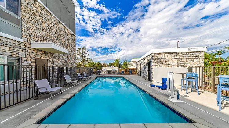 Everhome Suites Ontario Pool