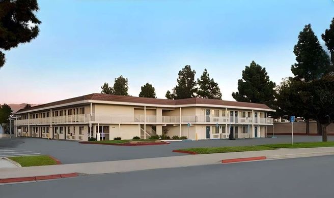 Super 8 by Wyndham San Jose Exterior