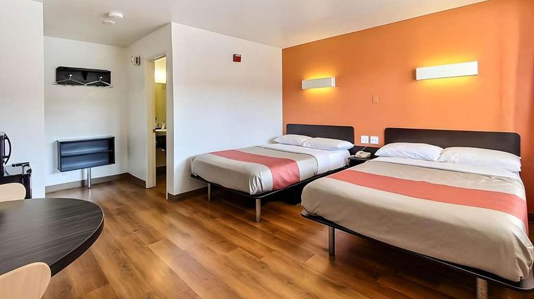 <b>Super 8 by Wyndham San Jose Room</b>. Images powered by <a href="https://iceportal.shijigroup.com/" title="IcePortal" target="_blank">IcePortal</a>.