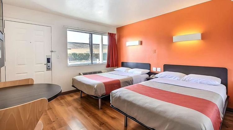 Super 8 by Wyndham San Jose Room