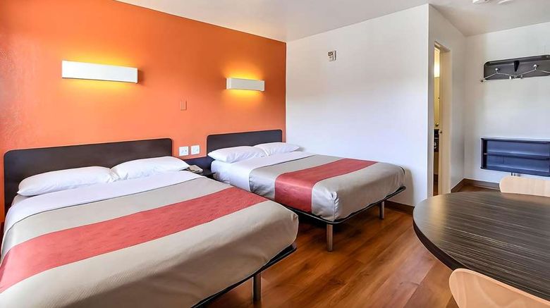 <b>Super 8 by Wyndham San Jose Room</b>. Images powered by <a href="https://iceportal.shijigroup.com/" title="IcePortal" target="_blank">IcePortal</a>.