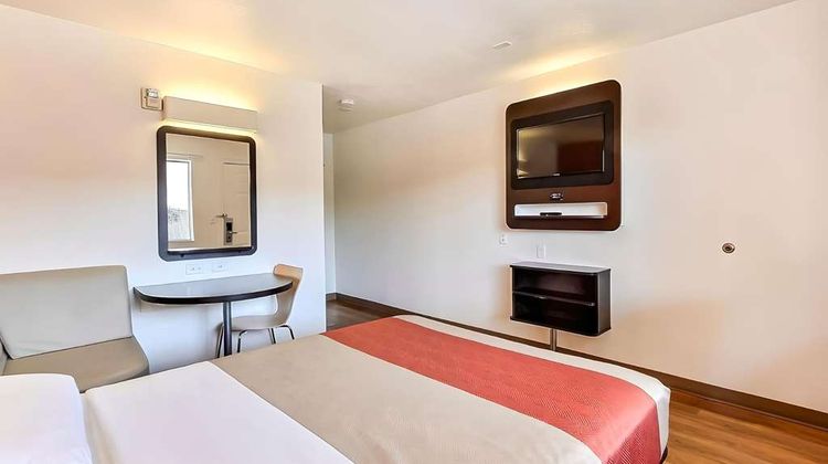 Super 8 by Wyndham San Jose Room