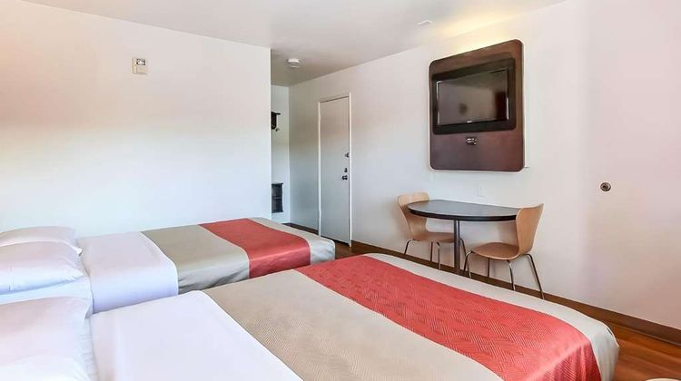 Super 8 by Wyndham San Jose Room