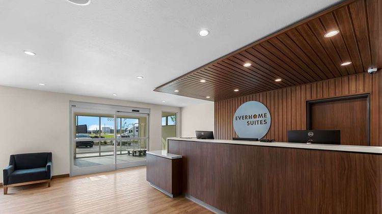 Everhome Suites Fayetteville Lobby