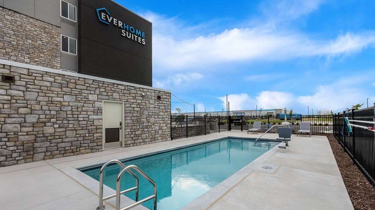 Everhome Suites Fayetteville Pool