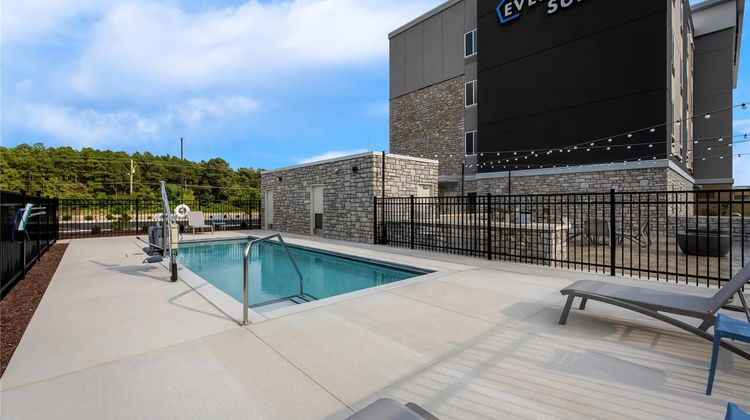 Everhome Suites Fayetteville Pool