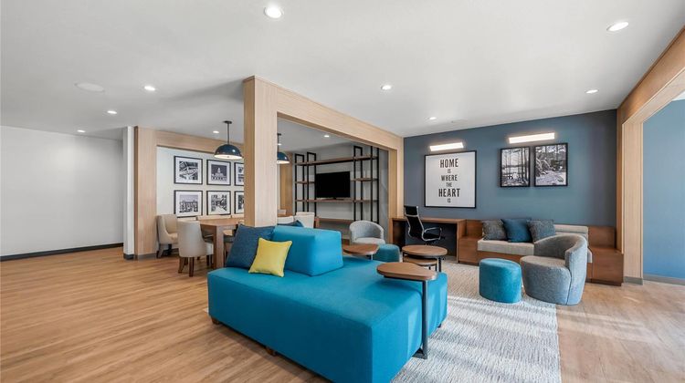 Everhome Suites Fayetteville Lobby