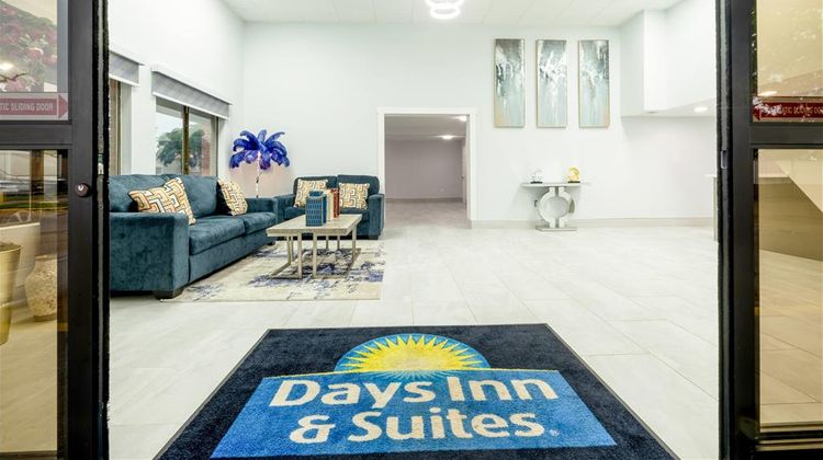 Days Inn & Suites Bossier City Lobby