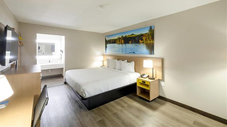 Days Inn & Suites Bossier City Room