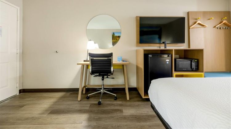 Days Inn & Suites Bossier City Room