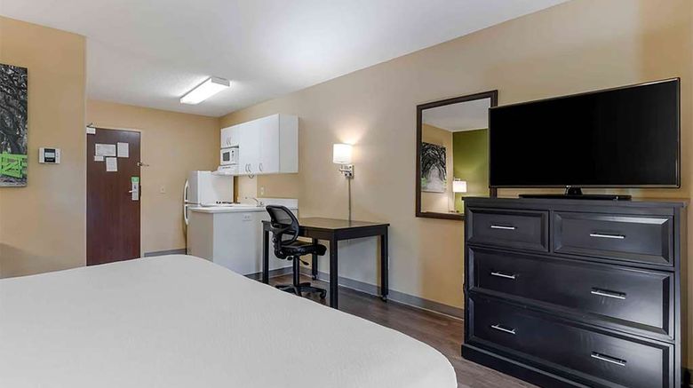 <b>Baymont by Wyndham Auburn Hills South Room</b>. Images powered by <a href="https://iceportal.shijigroup.com/" title="IcePortal" target="_blank">IcePortal</a>.