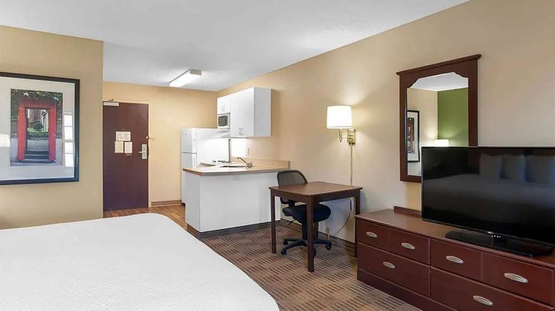 <b>Baymont by Wyndham Auburn Hills South Room</b>. Images powered by <a href="https://iceportal.shijigroup.com/" title="IcePortal" target="_blank">IcePortal</a>.