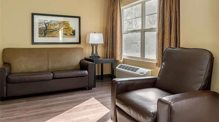 Baymont by Wyndham Auburn Hills South Room