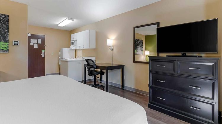 Baymont by Wyndham Auburn Hills South Room