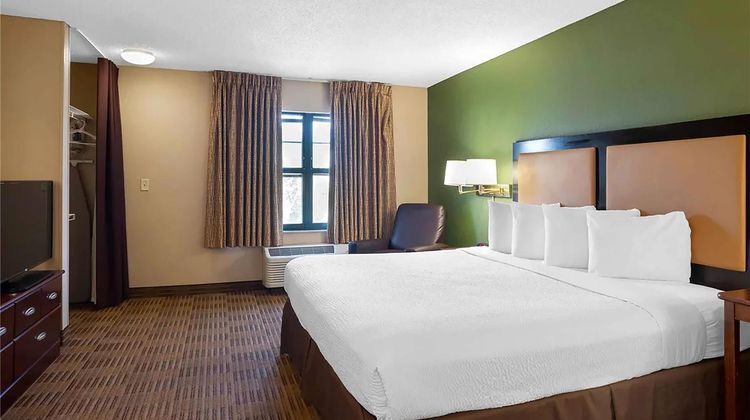 Baymont by Wyndham Auburn Hills South Room