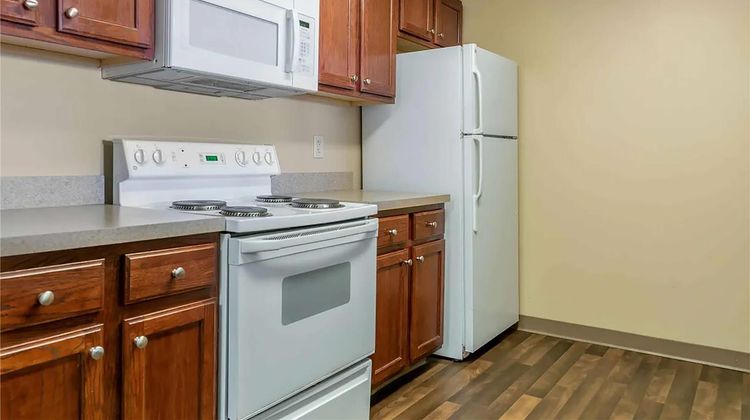 Baymont by Wyndham Auburn Hills South Room