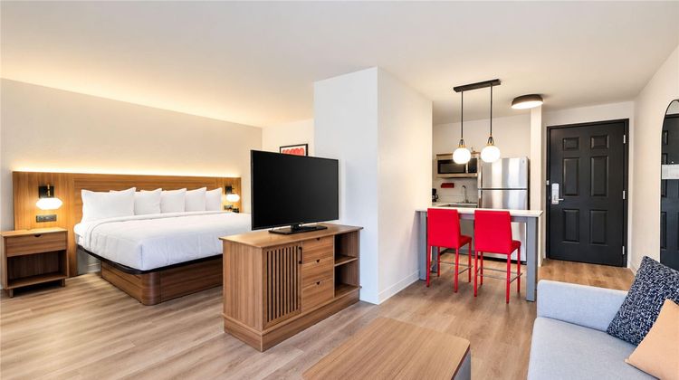 Baymont by Wyndham Auburn Hills South Room
