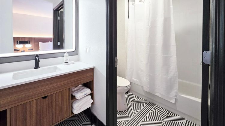 Baymont by Wyndham Auburn Hills South Room