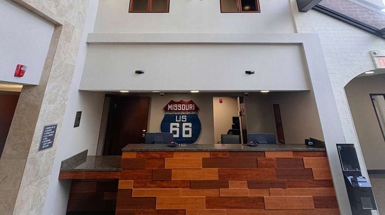 <b>Heritage Inn & Suites St Louis Fenton Lobby</b>. Images powered by <a href="https://iceportal.shijigroup.com/" title="IcePortal" target="_blank">IcePortal</a>.