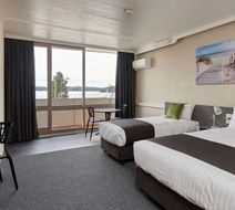 Bayside Inn Room