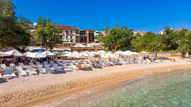Blue Waves Resort Beach