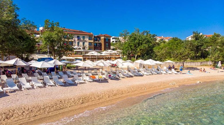 <b>Blue Waves Resort Beach</b>. Images powered by <a href="https://iceportal.shijigroup.com/" title="IcePortal" target="_blank">IcePortal</a>.