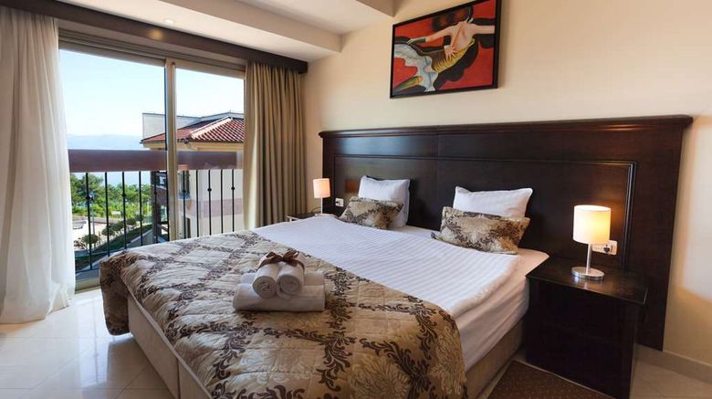 <b>Blue Waves Resort Room</b>. Images powered by <a href="https://iceportal.shijigroup.com/" title="IcePortal" target="_blank">IcePortal</a>.