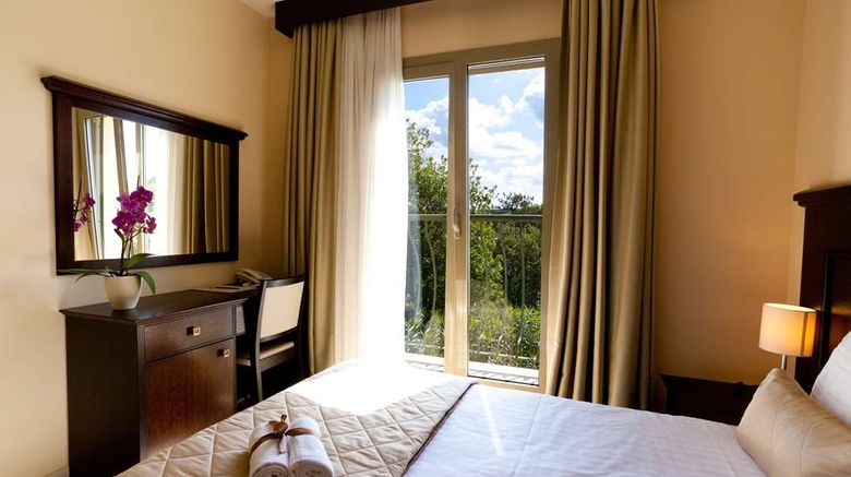 <b>Blue Waves Resort Room</b>. Images powered by <a href="https://iceportal.shijigroup.com/" title="IcePortal" target="_blank">IcePortal</a>.