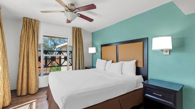<b>MainStay Suites Las Vegas Flamingo Suite</b>. Images powered by <a href="https://iceportal.shijigroup.com/" title="IcePortal" target="_blank">IcePortal</a>.